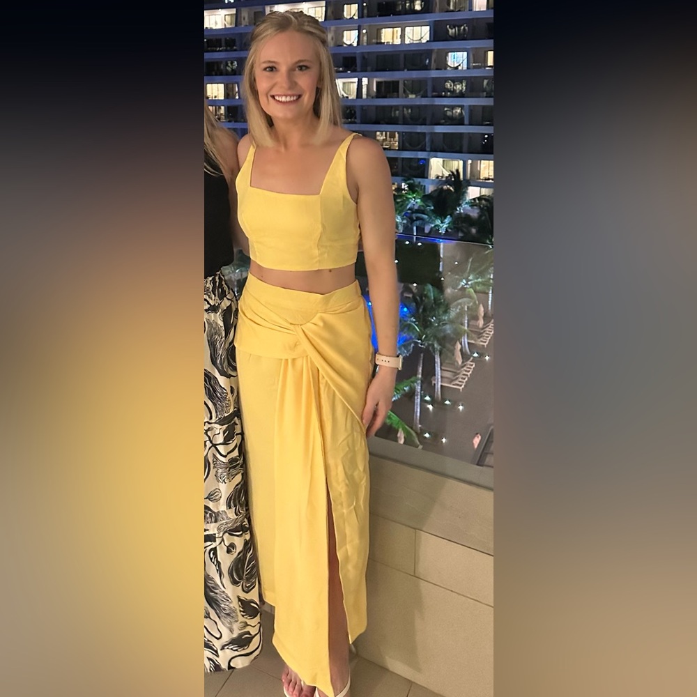 Two piece Square-Neck Yellow Crop Top and skirt - Women